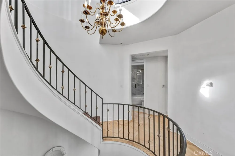 309 Almont Drive Beverly Hills, CA 90211