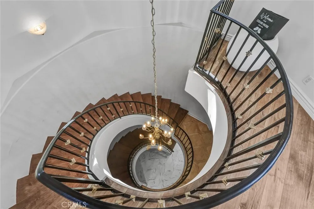 309 Almont Drive Beverly Hills, CA 90211