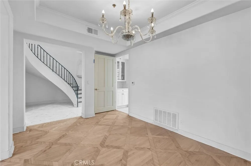 309 Almont Drive Beverly Hills, CA 90211
