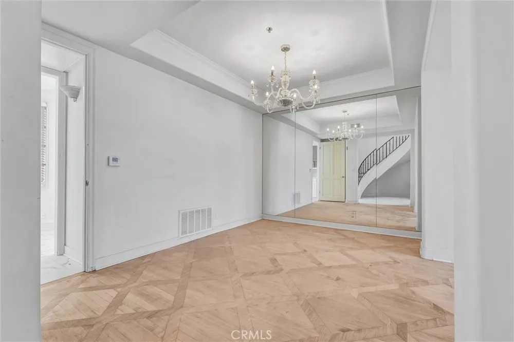 309 Almont Drive Beverly Hills, CA 90211