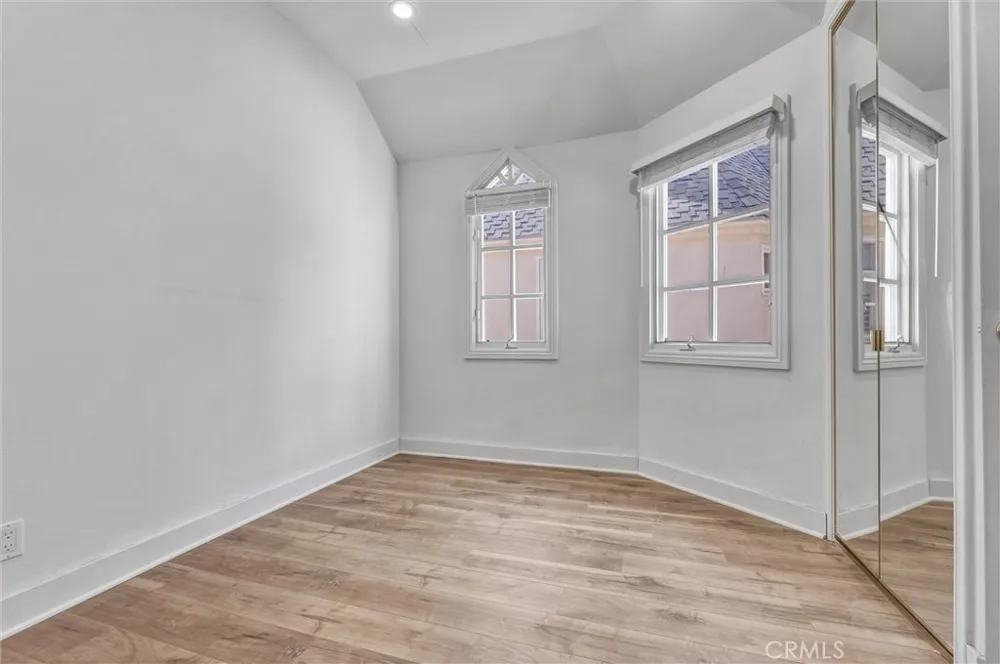 309 Almont Drive Beverly Hills, CA 90211
