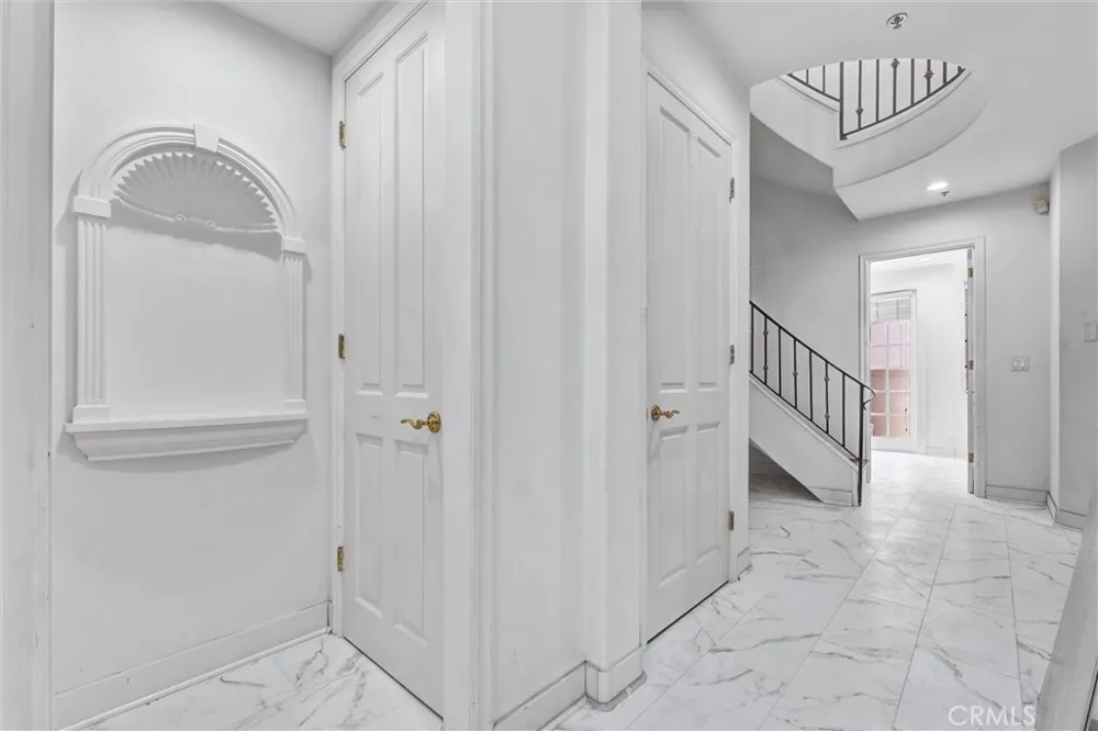 309 Almont Drive Beverly Hills, CA 90211
