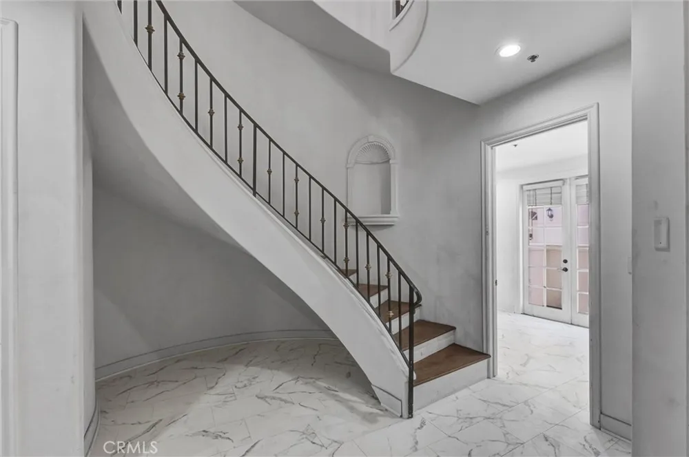 309 Almont Drive Beverly Hills, CA 90211