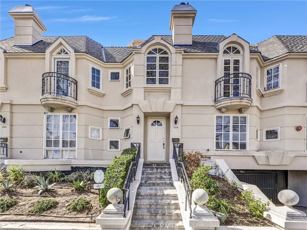 309 Almont Drive Beverly Hills, CA 90211