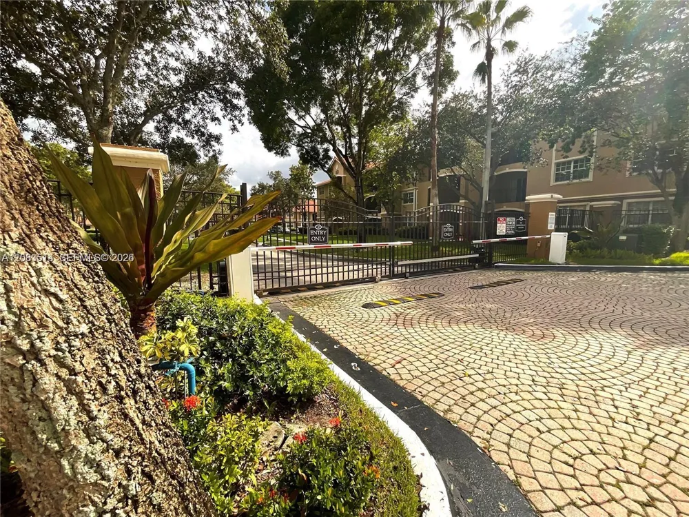 11631 SW 2nd St #20104 Pembroke Pines, FL 33025