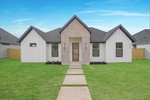 1636 W Wintergreen Road