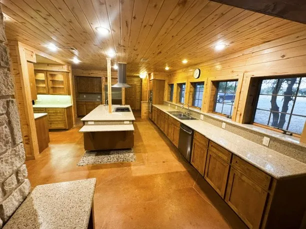 1173 Private Road 4011 Decatur, TX 76234
