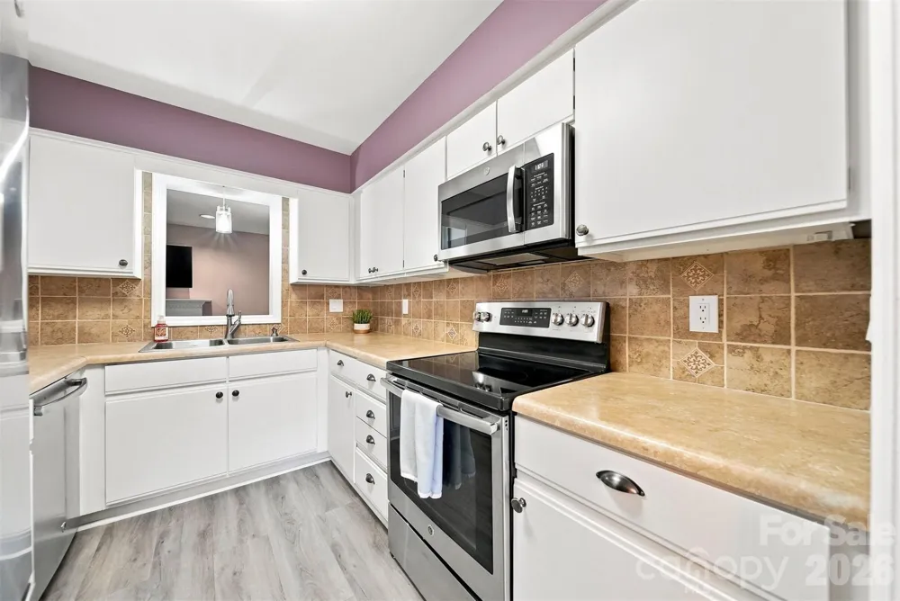 921 21st Avenue NE Hickory, NC 28601