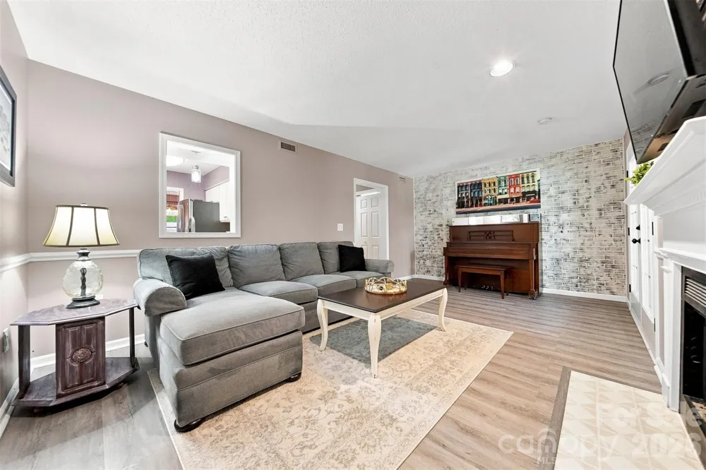 921 21st Avenue NE Hickory, NC 28601