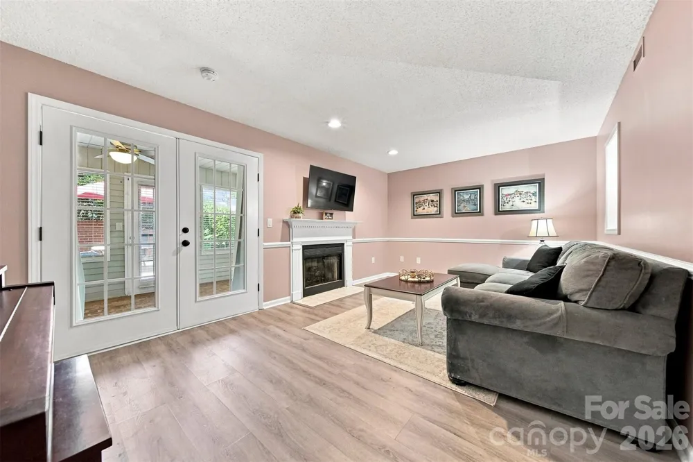 921 21st Avenue NE Hickory, NC 28601