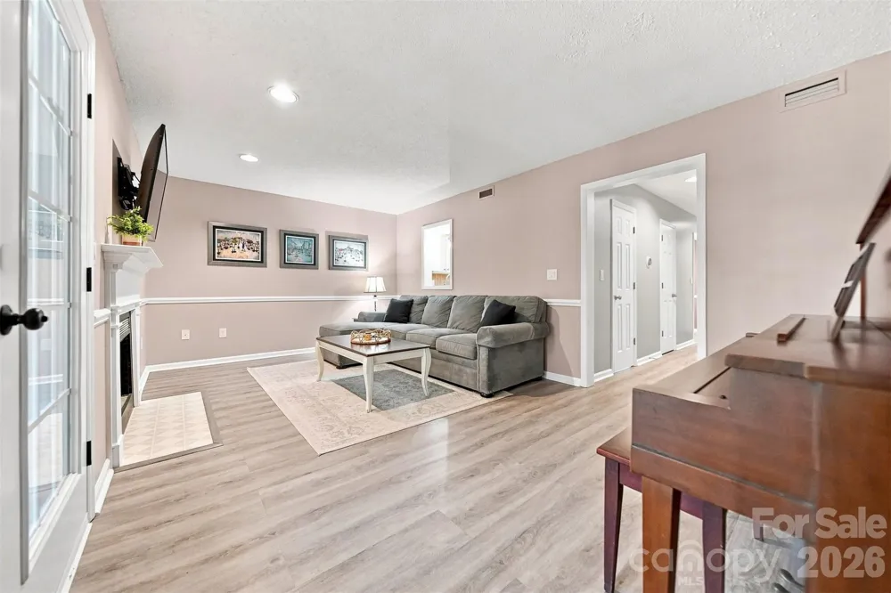 921 21st Avenue NE Hickory, NC 28601