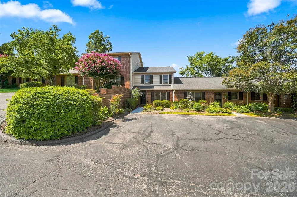 921 21st Avenue NE Hickory, NC 28601