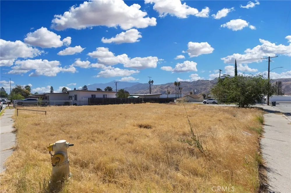 1174 W Hays St Banning, CA 92220