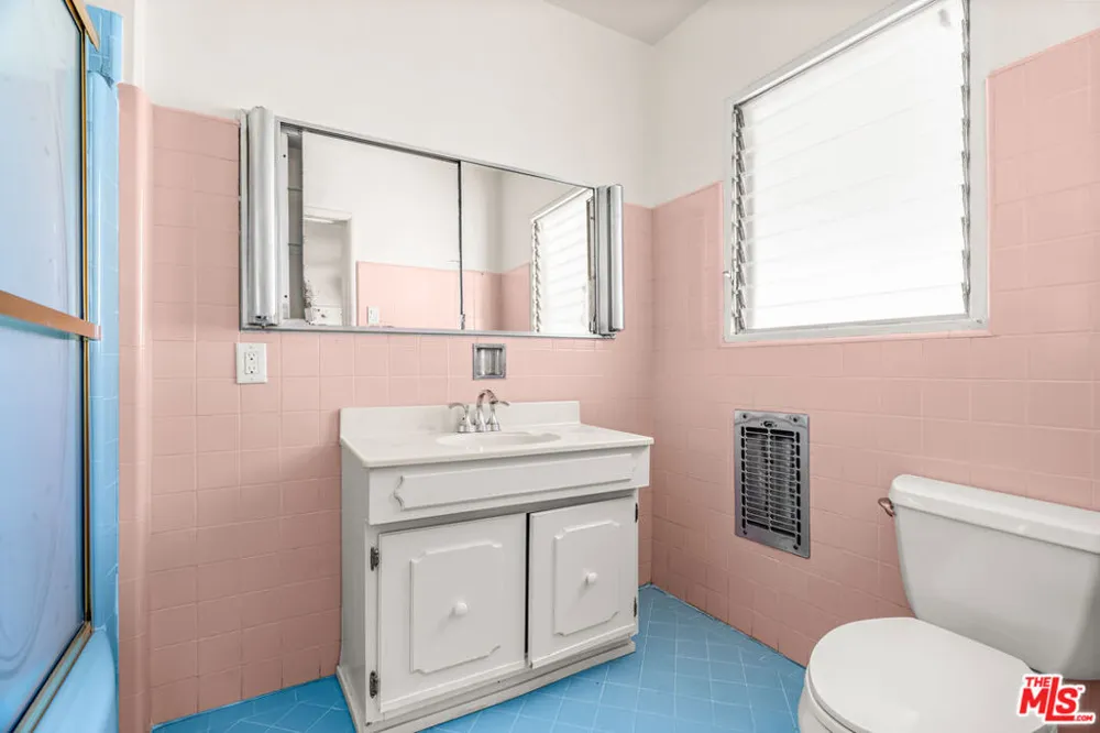 1838 S Victoria Avenue Los Angeles, CA 90019