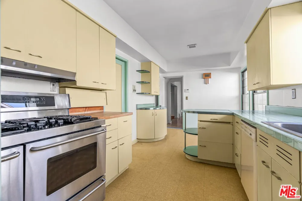 1838 S Victoria Avenue Los Angeles, CA 90019