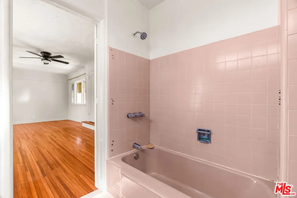 1838 S Victoria Avenue Los Angeles, CA 90019
