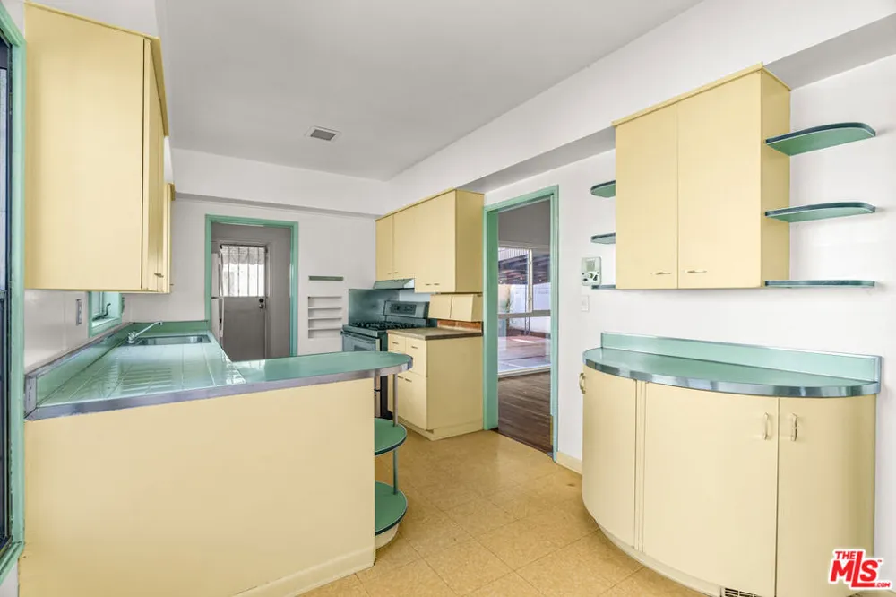 1838 S Victoria Avenue Los Angeles, CA 90019
