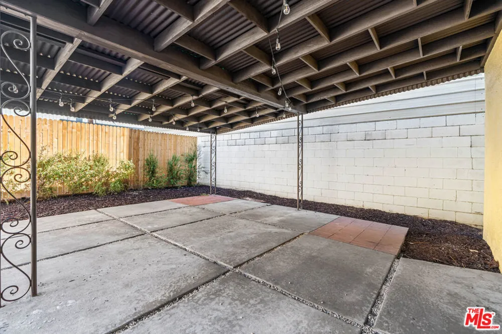 1838 S Victoria Avenue Los Angeles, CA 90019