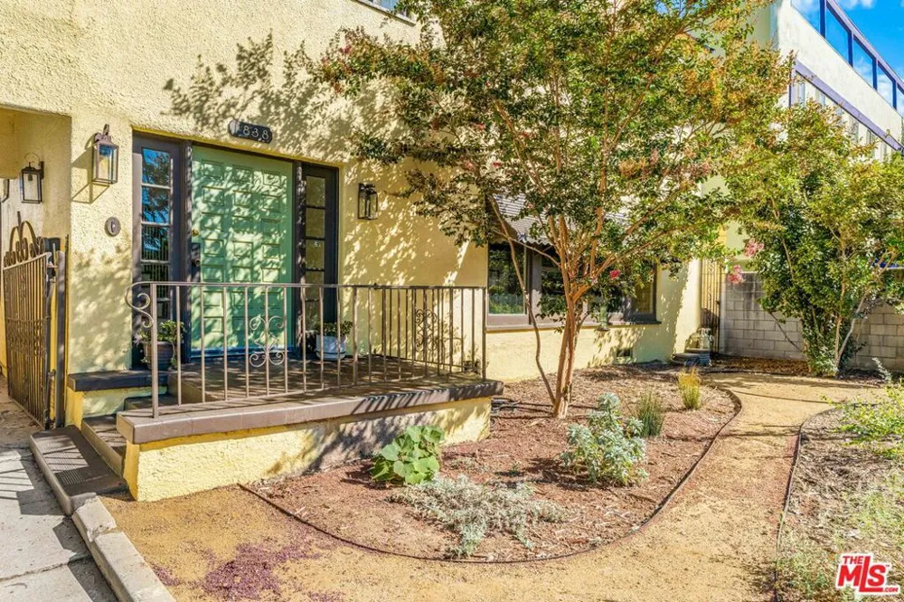 1838 S Victoria Avenue Los Angeles, CA 90019