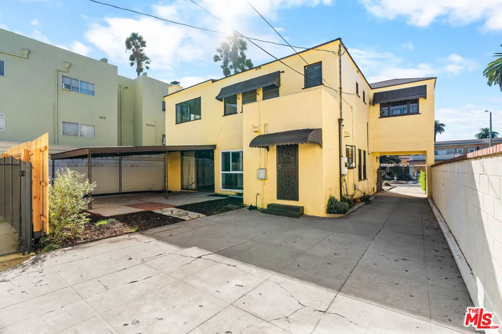 1838 S Victoria Avenue Los Angeles, CA 90019