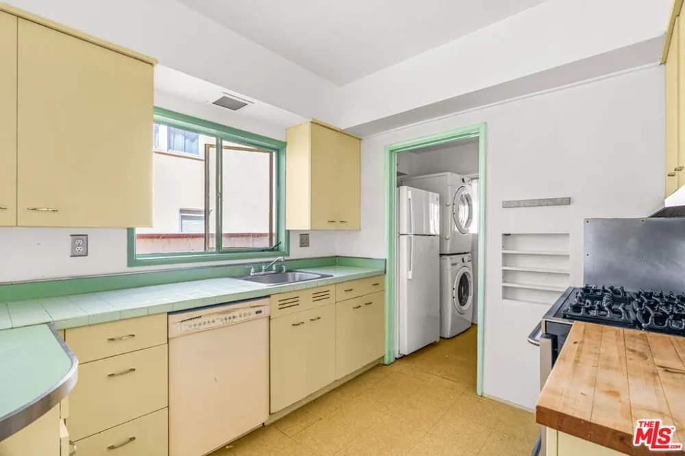 1838 S Victoria Avenue Los Angeles, CA 90019