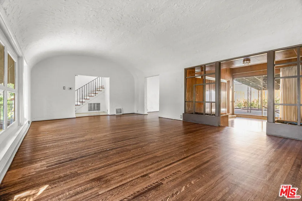 1838 S Victoria Avenue Los Angeles, CA 90019