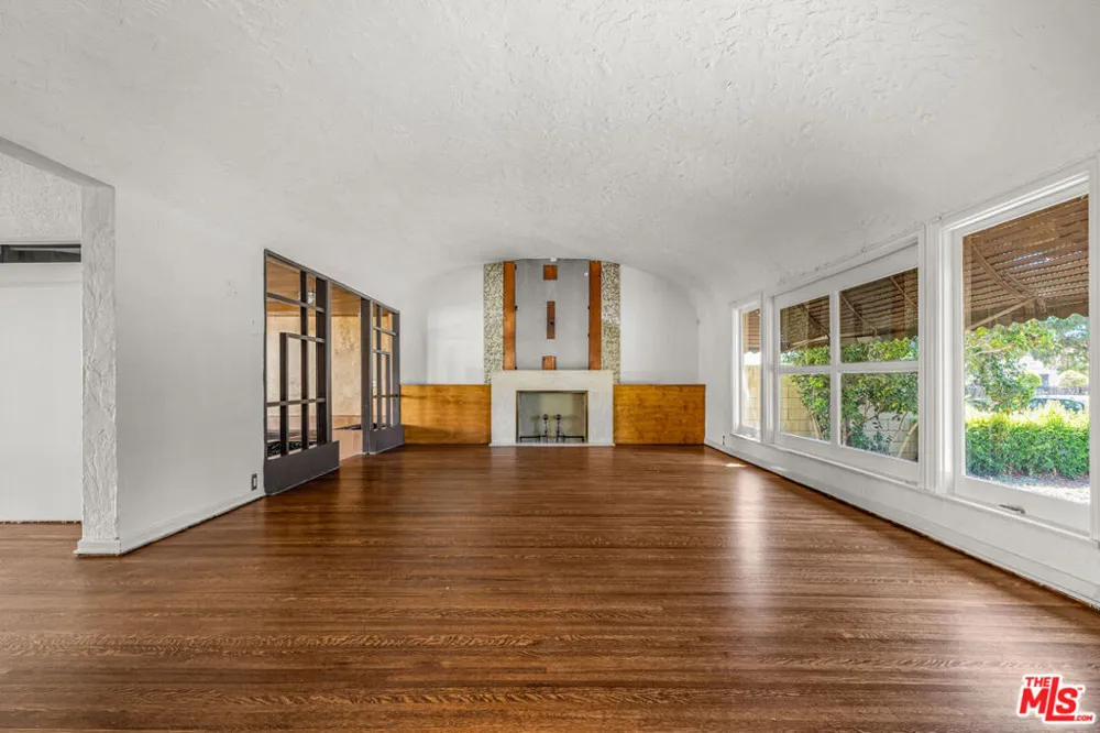 1838 S Victoria Avenue Los Angeles, CA 90019