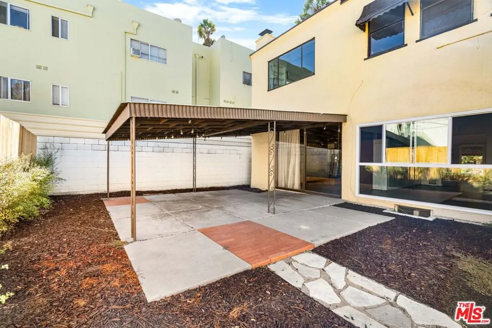 1838 S Victoria Avenue Los Angeles, CA 90019