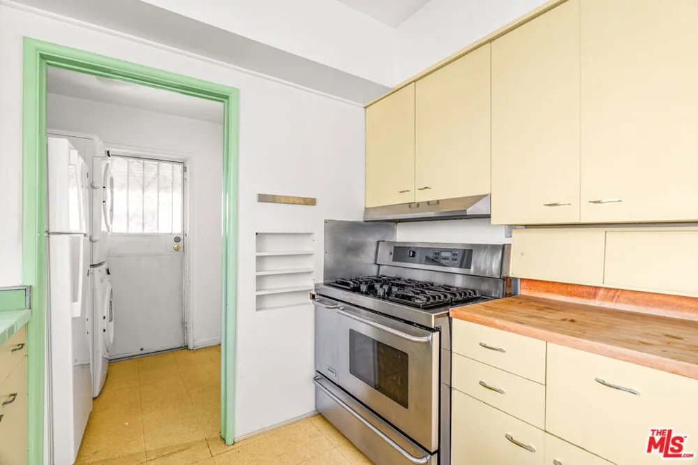 1838 S Victoria Avenue Los Angeles, CA 90019