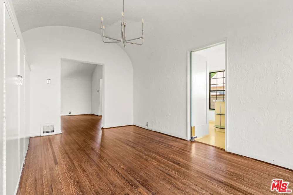 1838 S Victoria Avenue Los Angeles, CA 90019