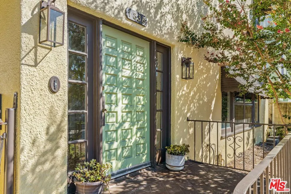 1838 S Victoria Avenue Los Angeles, CA 90019