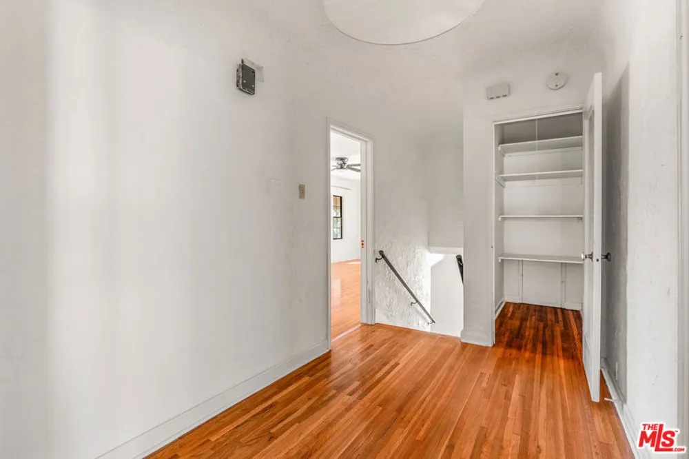 1838 S Victoria Avenue Los Angeles, CA 90019