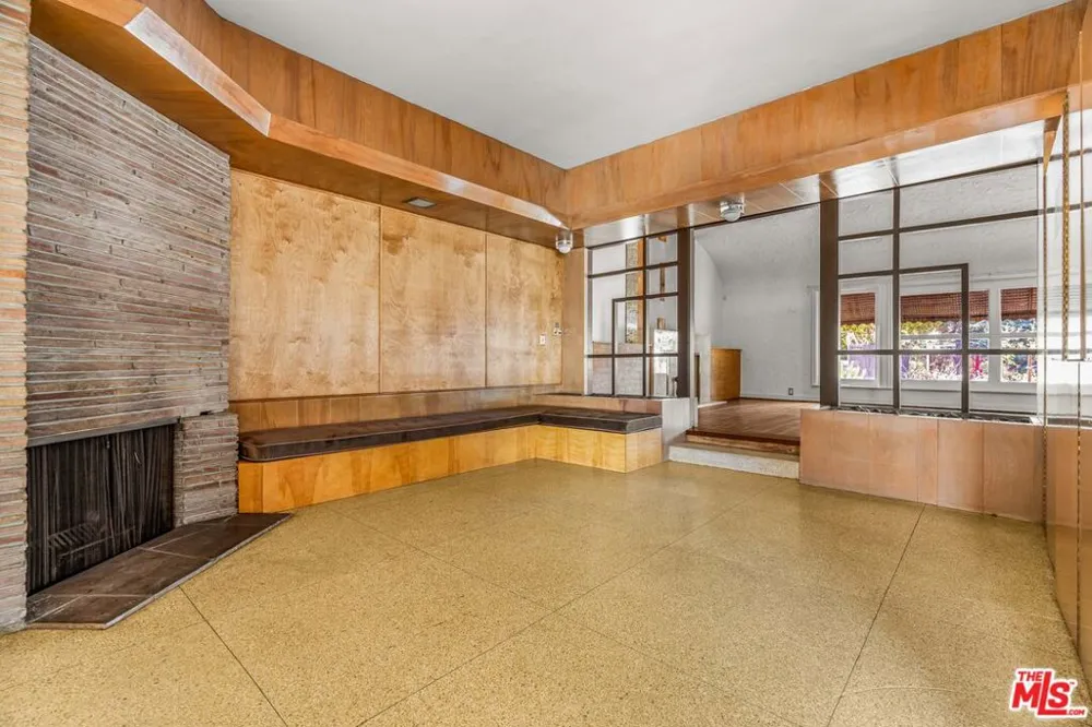1838 S Victoria Avenue Los Angeles, CA 90019