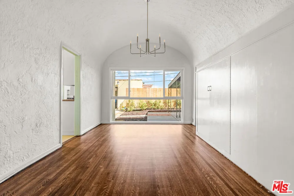 1838 S Victoria Avenue Los Angeles, CA 90019