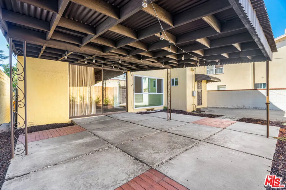 1838 S Victoria Avenue Los Angeles, CA 90019