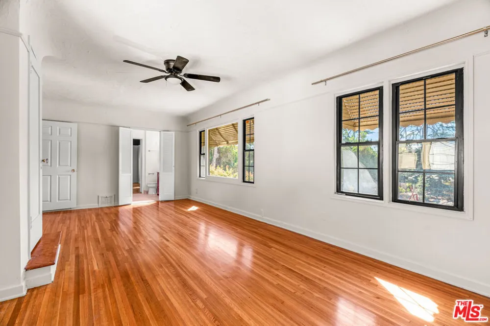 1838 S Victoria Avenue Los Angeles, CA 90019