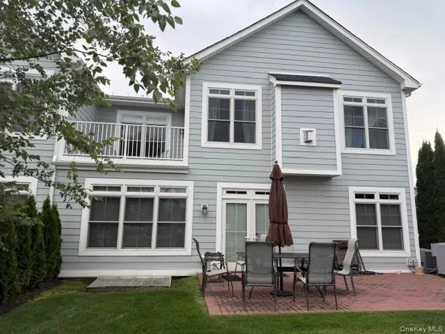 38204 Winterberry Drive Plainview, NY 11803