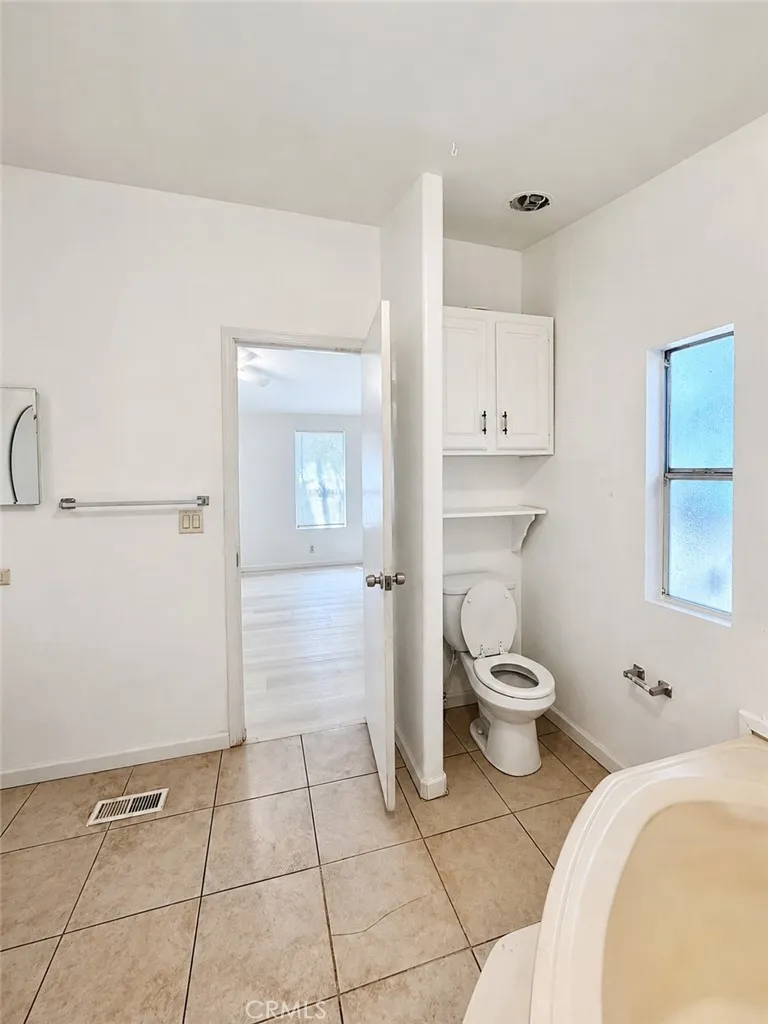 3067 Carl Riverside, CA 92507