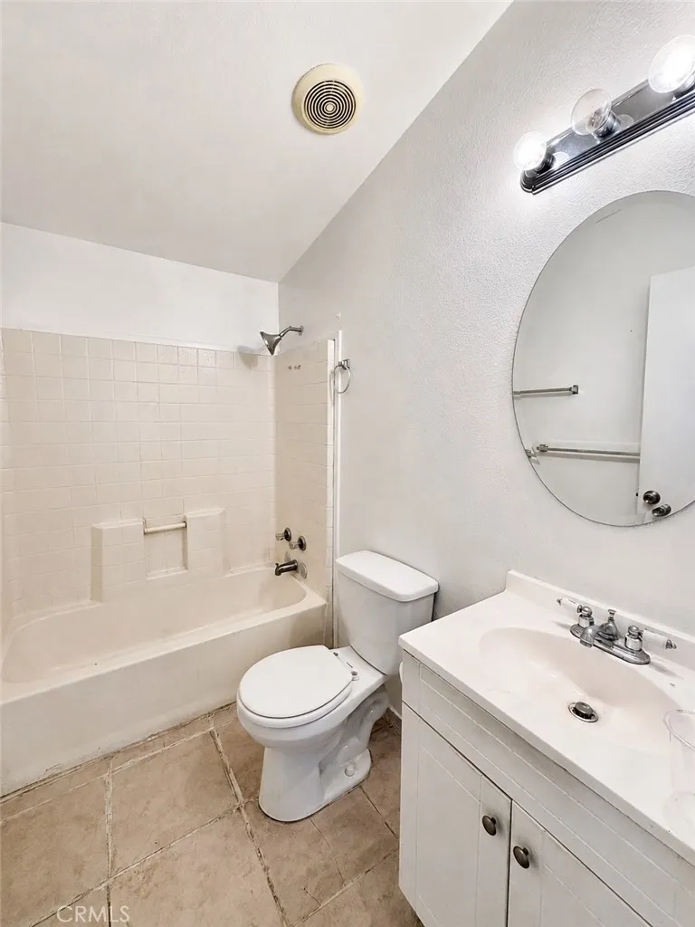 3067 Carl Riverside, CA 92507