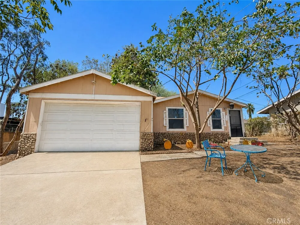 3067 Carl Riverside, CA 92507
