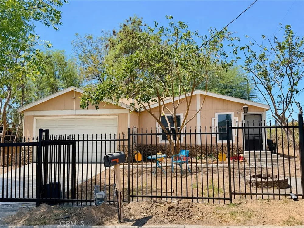 3067 Carl Riverside, CA 92507