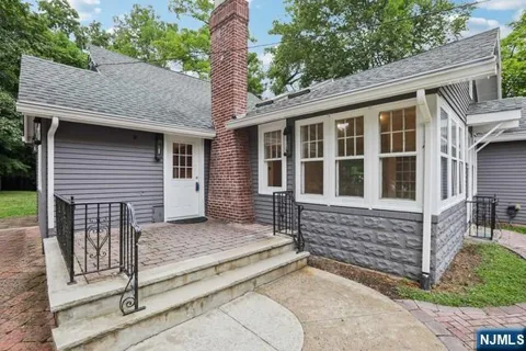 261 W Saddle River Road