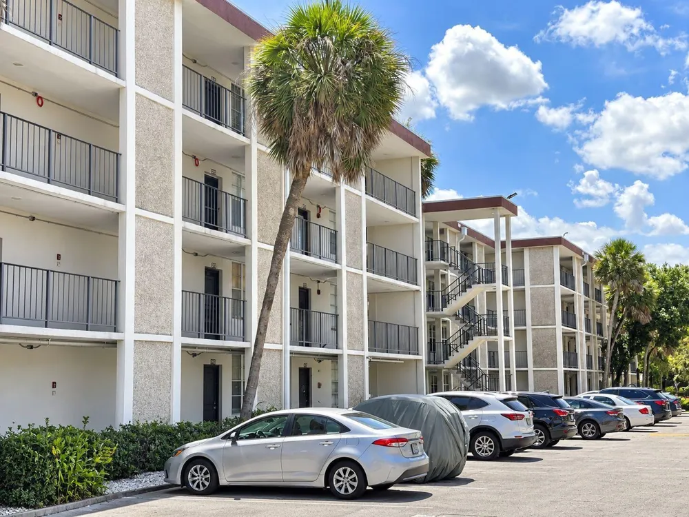 2650 NW 49TH AVENUE #118 Lauderdale Lakes, FL 33313