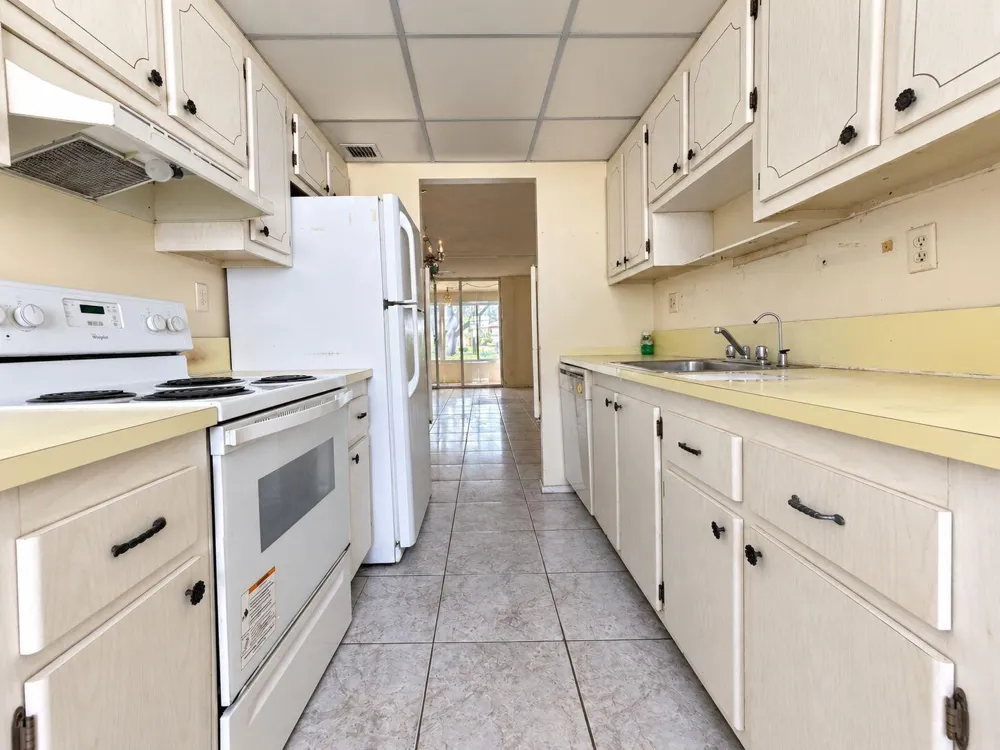 2650 NW 49TH AVENUE #118 Lauderdale Lakes, FL 33313