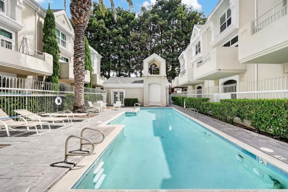 379 Dunsmuir Terrace #3 Sunnyvale, CA 94085