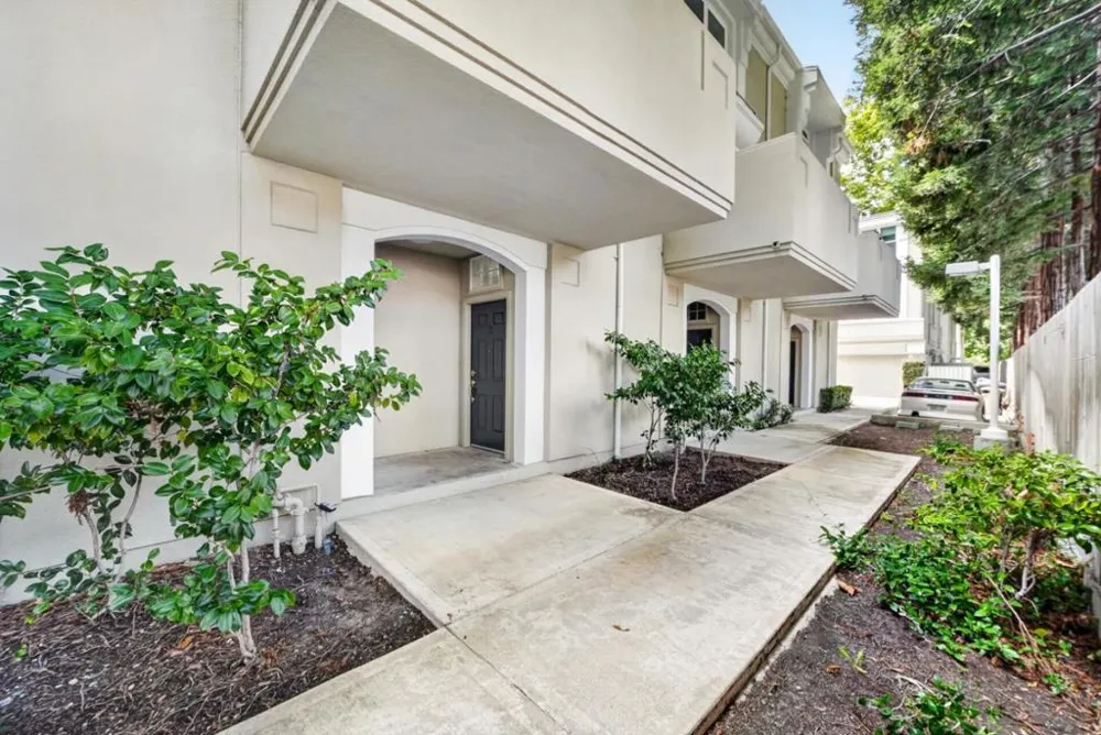 379 Dunsmuir Terrace #3 Sunnyvale, CA 94085