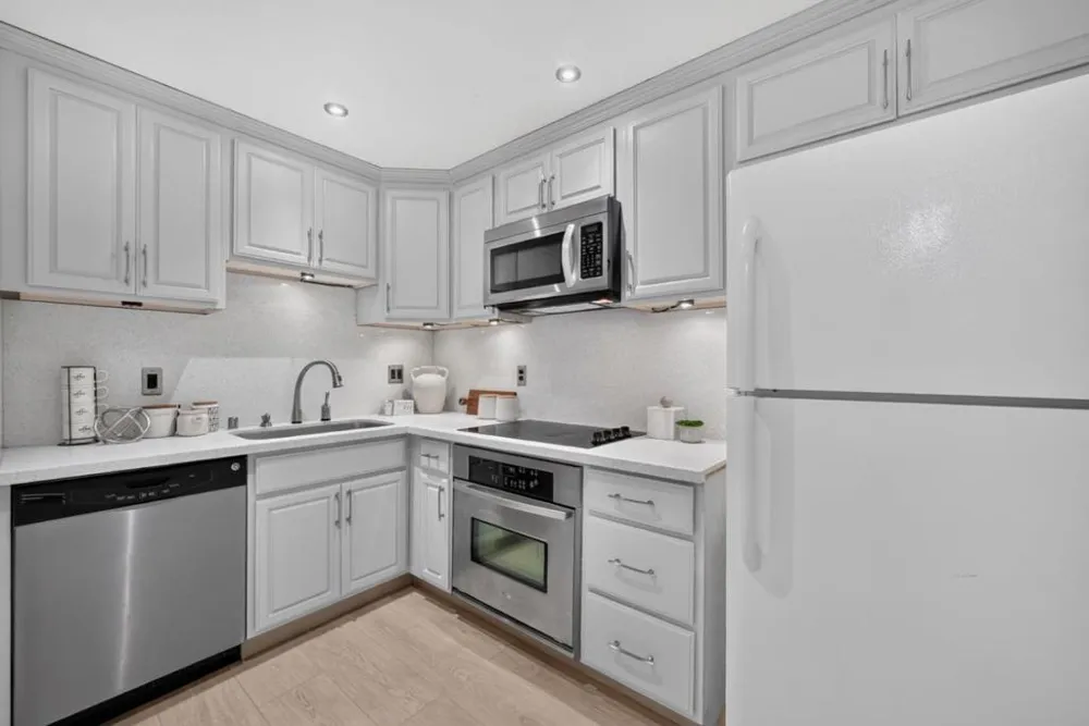 379 Dunsmuir Terrace #3 Sunnyvale, CA 94085