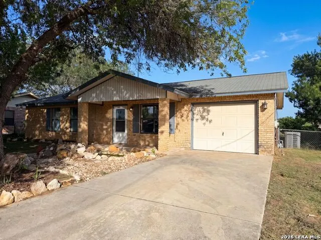 1308 LONGHORN DR Floresville, TX 78114