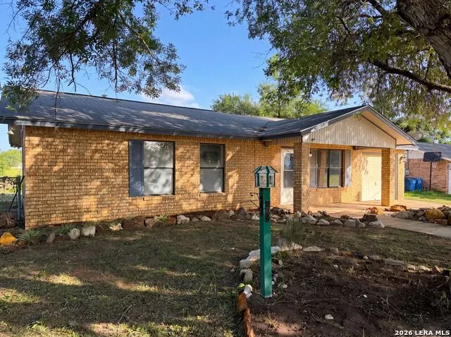 1308 LONGHORN DR Floresville, TX 78114