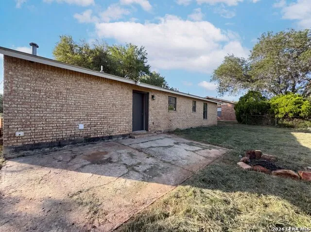 1308 LONGHORN DR Floresville, TX 78114